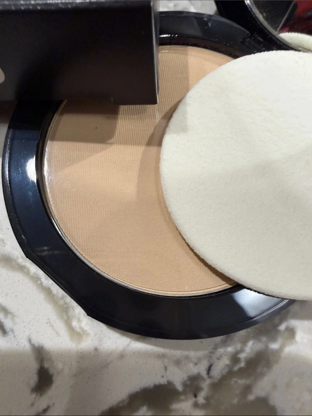 Glo Skin Beauty Compact Pressed Powder -with Black Case - Honey Fair